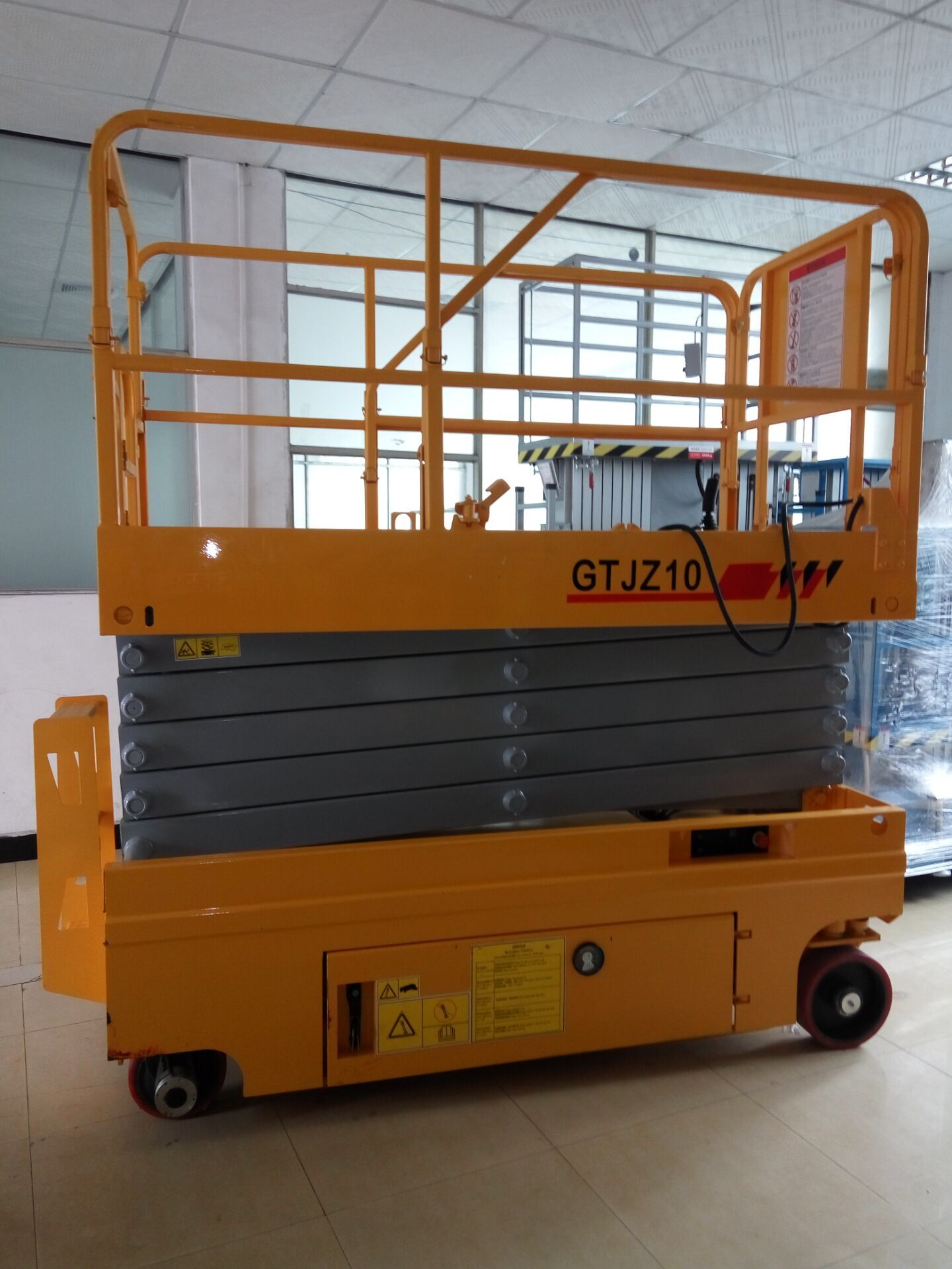 廣州移動式液壓升降機(jī)的正確使用方法教程