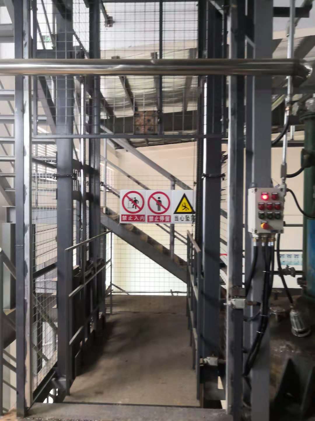 防爆升降貨梯