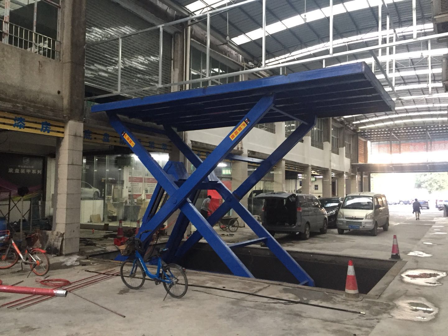 汽車剪叉式升降機(jī)