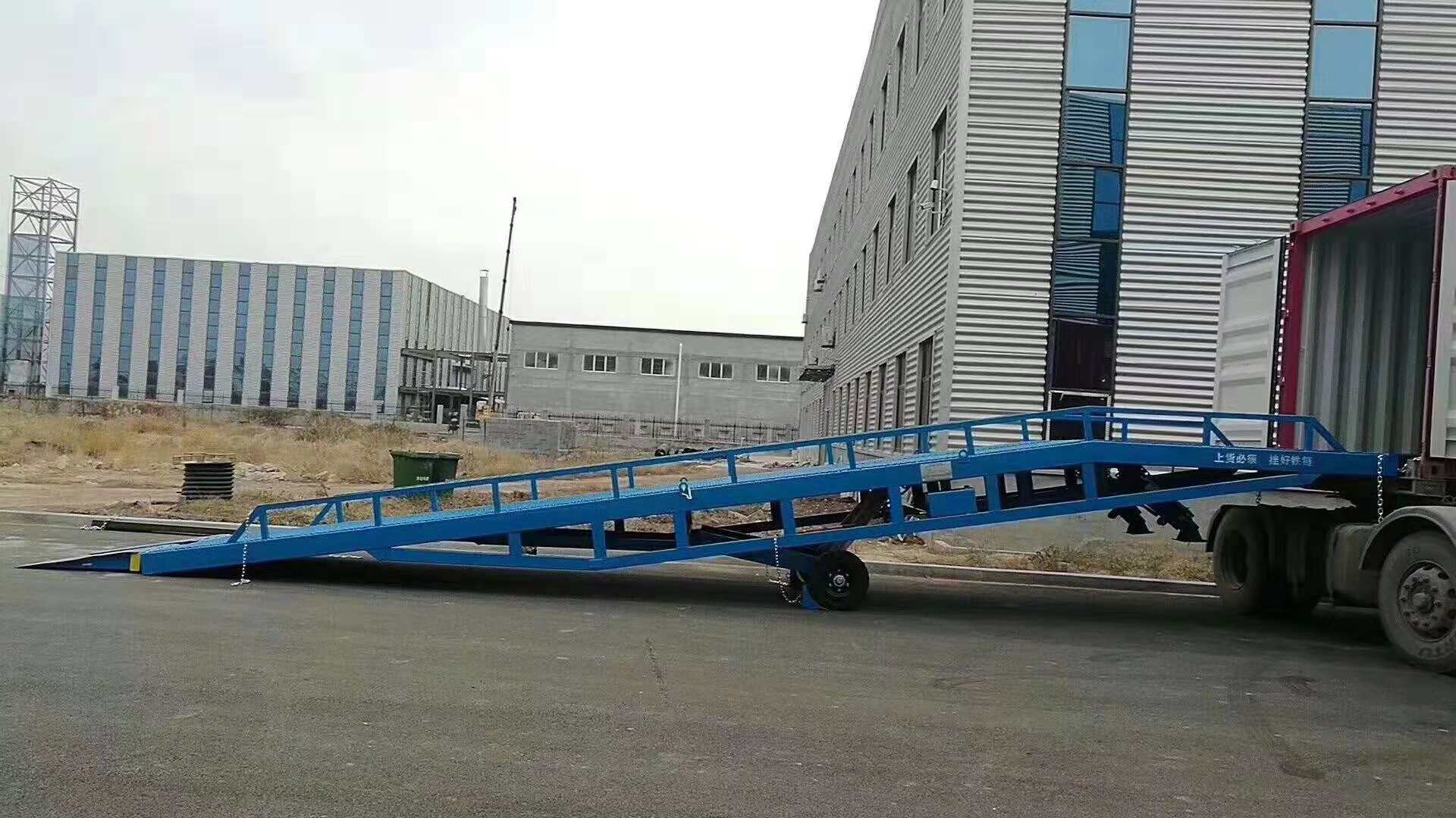 移動(dòng)式登車橋 移動(dòng)式登車橋