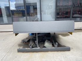 登車橋（固定，移動）