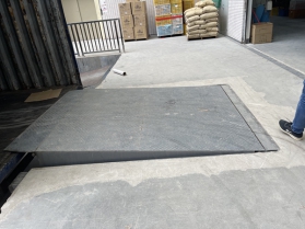 登車橋（固定，移動）