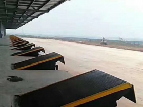 登車橋（固定，移動）