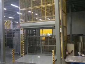 導(dǎo)軌式液壓升降平臺